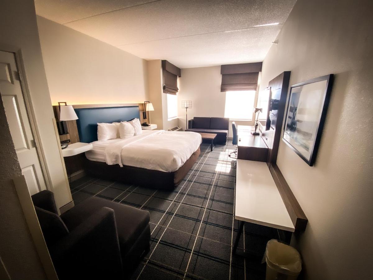 King Suite at Comfort Suites Airport