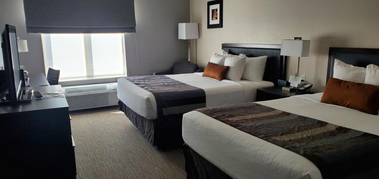 Queen Room with Two Queen Beds and Lake View - Non-Smoking at Wingate by Wyndham Page Lake Powell