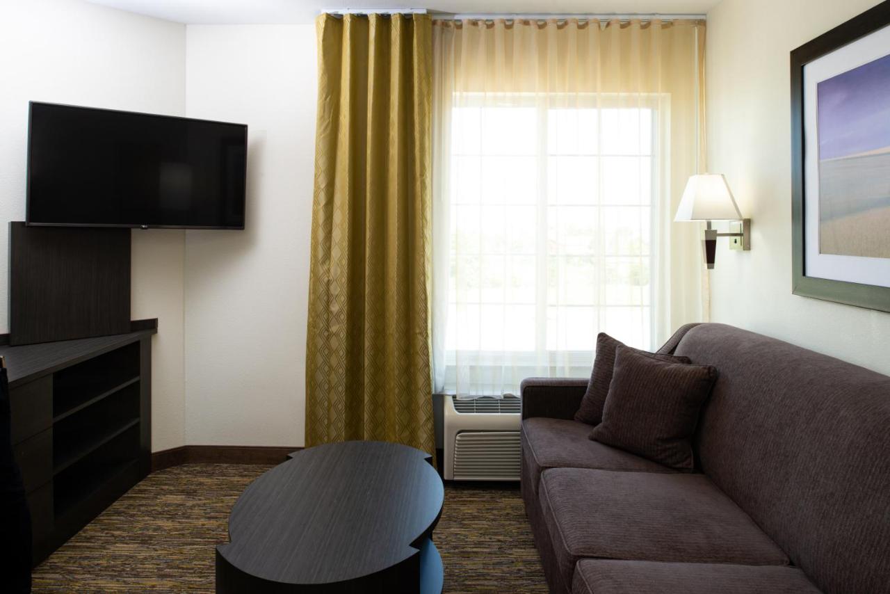 One-Bedroom Queen Suite - Disability Access/Non-Smoking at Candlewood Suites Olathe by IHG