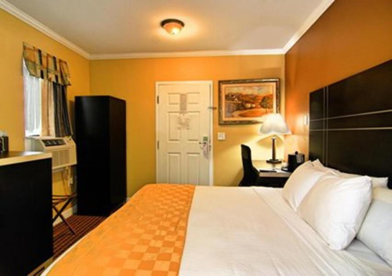 One-Bedroom Suite at Prince Hotel