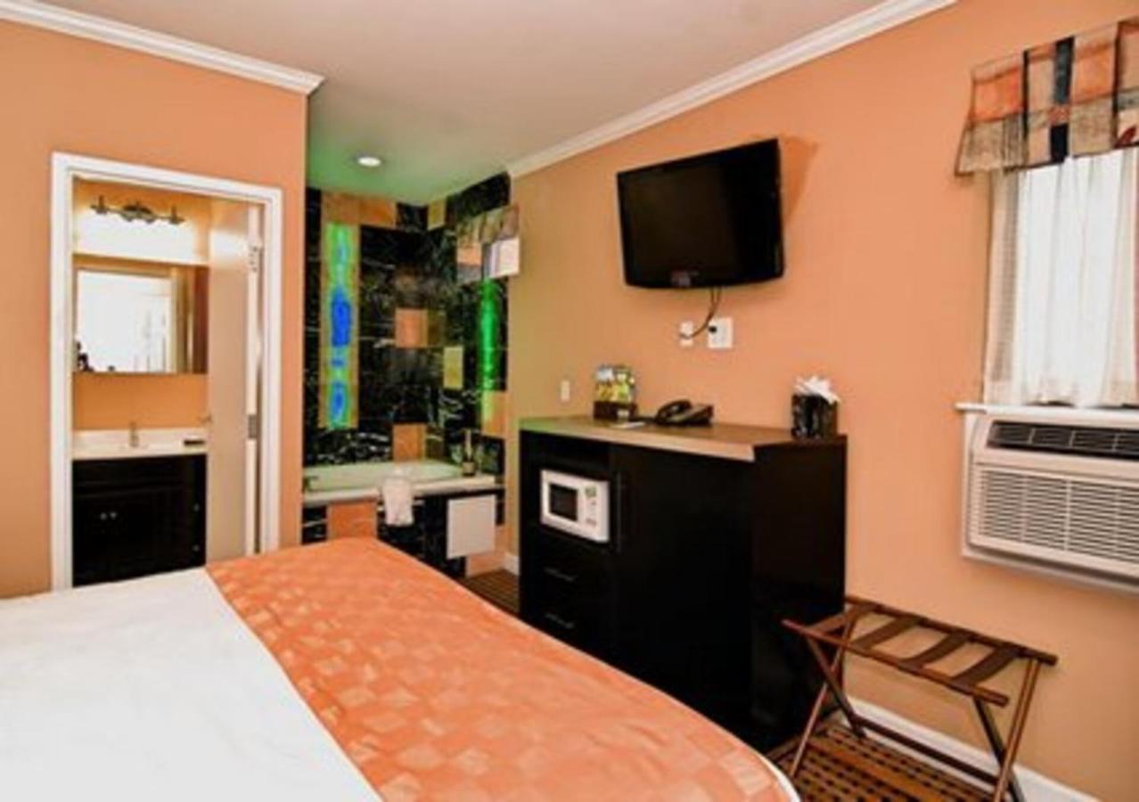 One-Bedroom Suite at Prince Hotel
