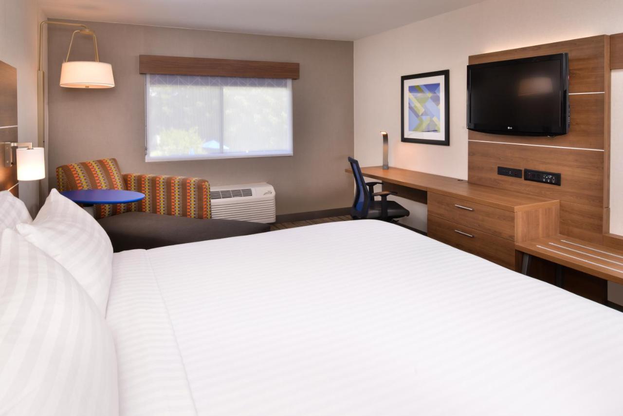King Room with Courtyard View - Non-Smoking at Holiday Inn Express Walnut Creek by IHG