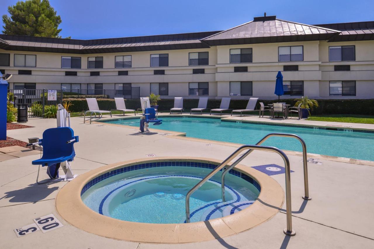 Double Room - Mobility Accessible Tub - Non-Smoking at Holiday Inn Express Walnut Creek by IHG