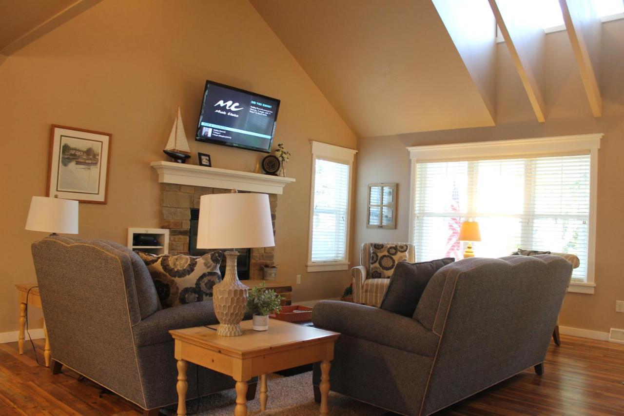 Three-Bedroom House at Cedar Court Inn