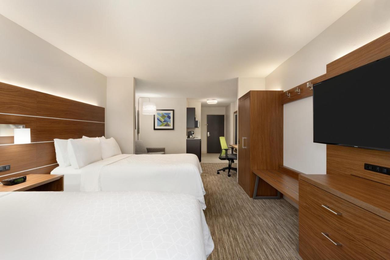 Queen Room with Two Queen Beds at Holiday Inn Express Hotel & Suites Auburn - University Area by IHG
