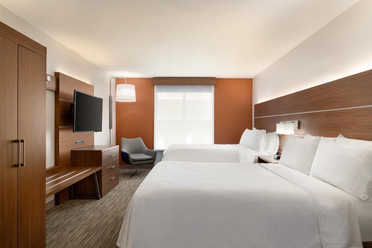 Queen Room with Two Queen Beds at Holiday Inn Express Hotel & Suites Auburn - University Area by IHG