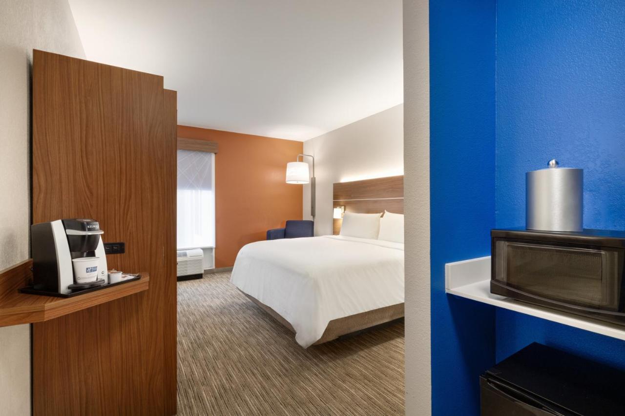 King Room - Disability Access with Roll in Shower- Non Smoking at Holiday Inn Express Hotel & Suites Auburn - University Area by IHG
