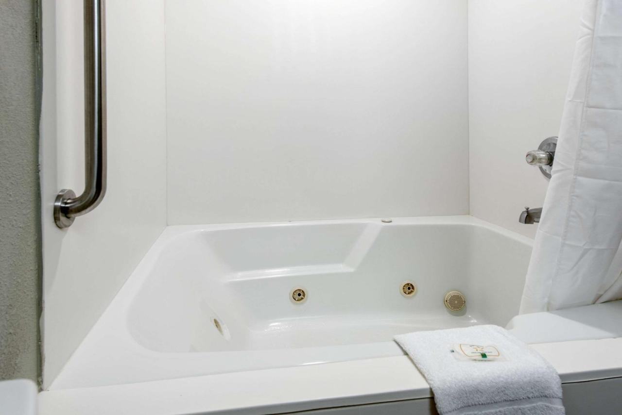 King Suite with Spa Bath - Non-Smoking at Quality Inn & Suites Brownsburg - Indianapolis West