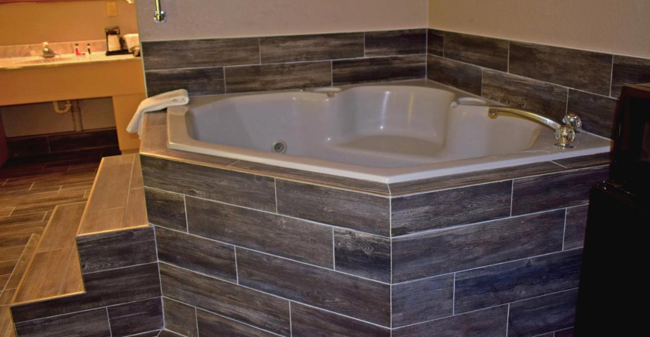 King Studio Suite - Non-Smoking at Super 8 by Wyndham Fort Chiswell/Wytheville Area