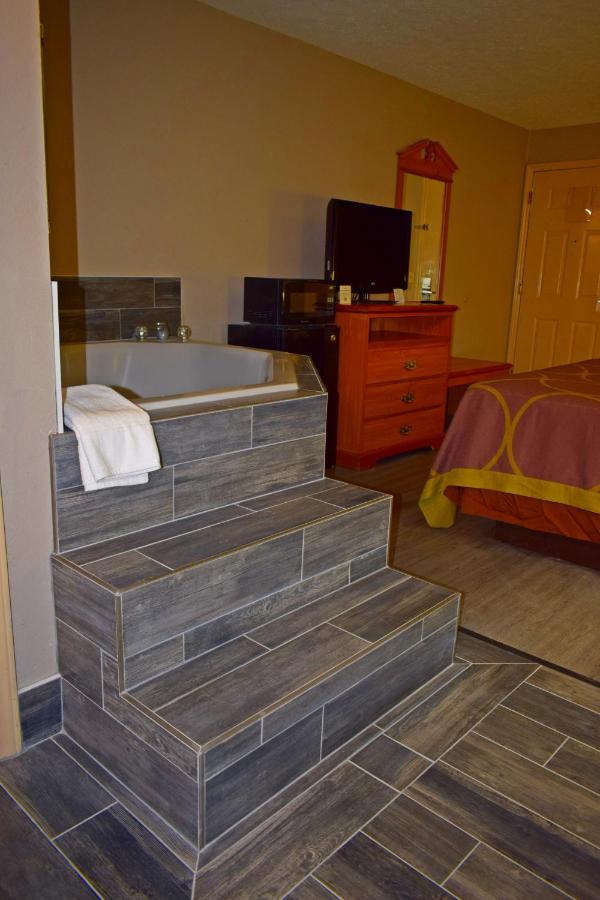 King Studio Suite - Non-Smoking at Super 8 by Wyndham Fort Chiswell/Wytheville Area