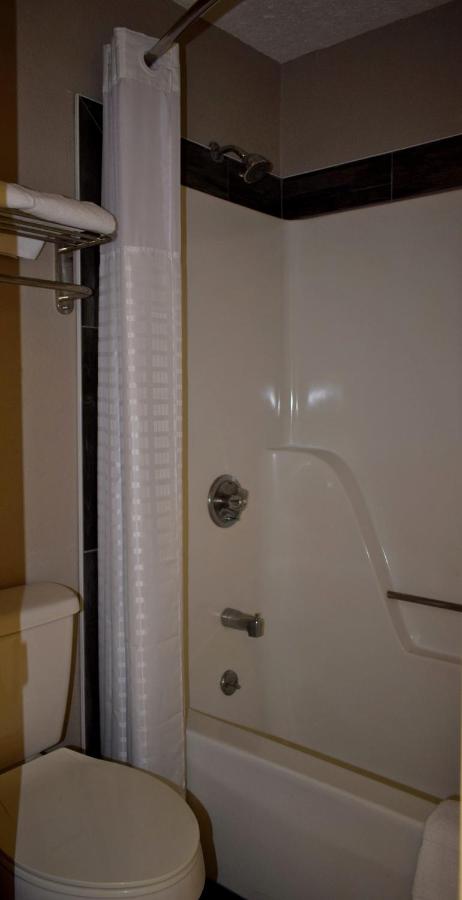 Standard King Room - Smoking at Super 8 by Wyndham Fort Chiswell/Wytheville Area