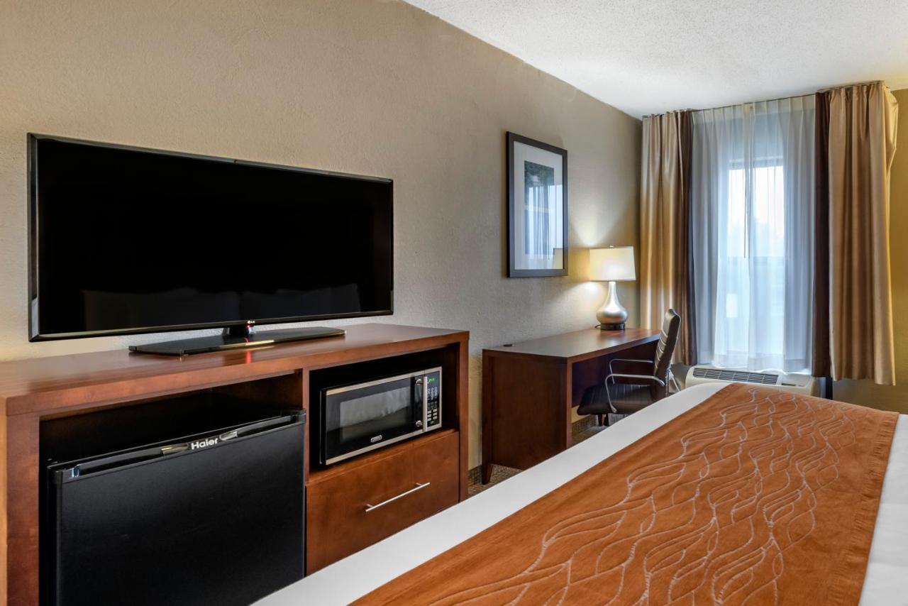 King Room - Disability Access/Non-Smoking at Comfort Inn Madison near Clifty Falls