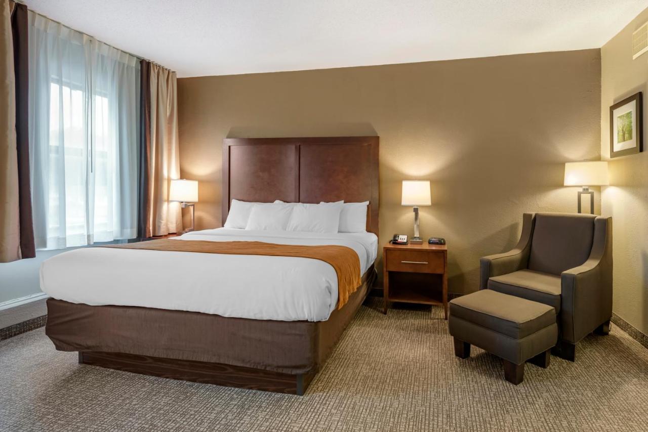 King Room with Wet Bar - Non Smoking at Comfort Inn Madison near Clifty Falls