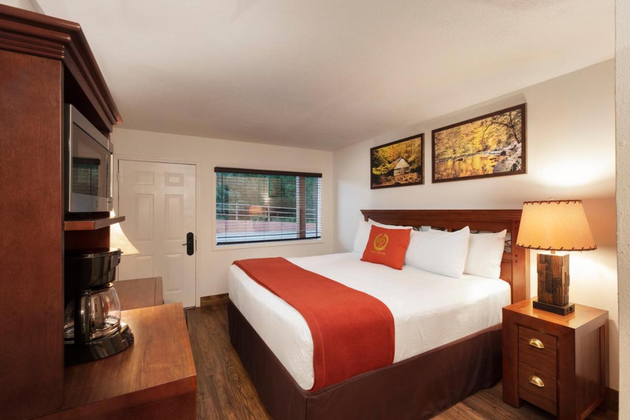 Traditional King Room at Westgate Branson Woods Resort and Cabins