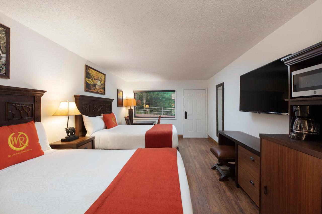 Traditional Queen Room with Two Queen Beds at Westgate Branson Woods Resort and Cabins