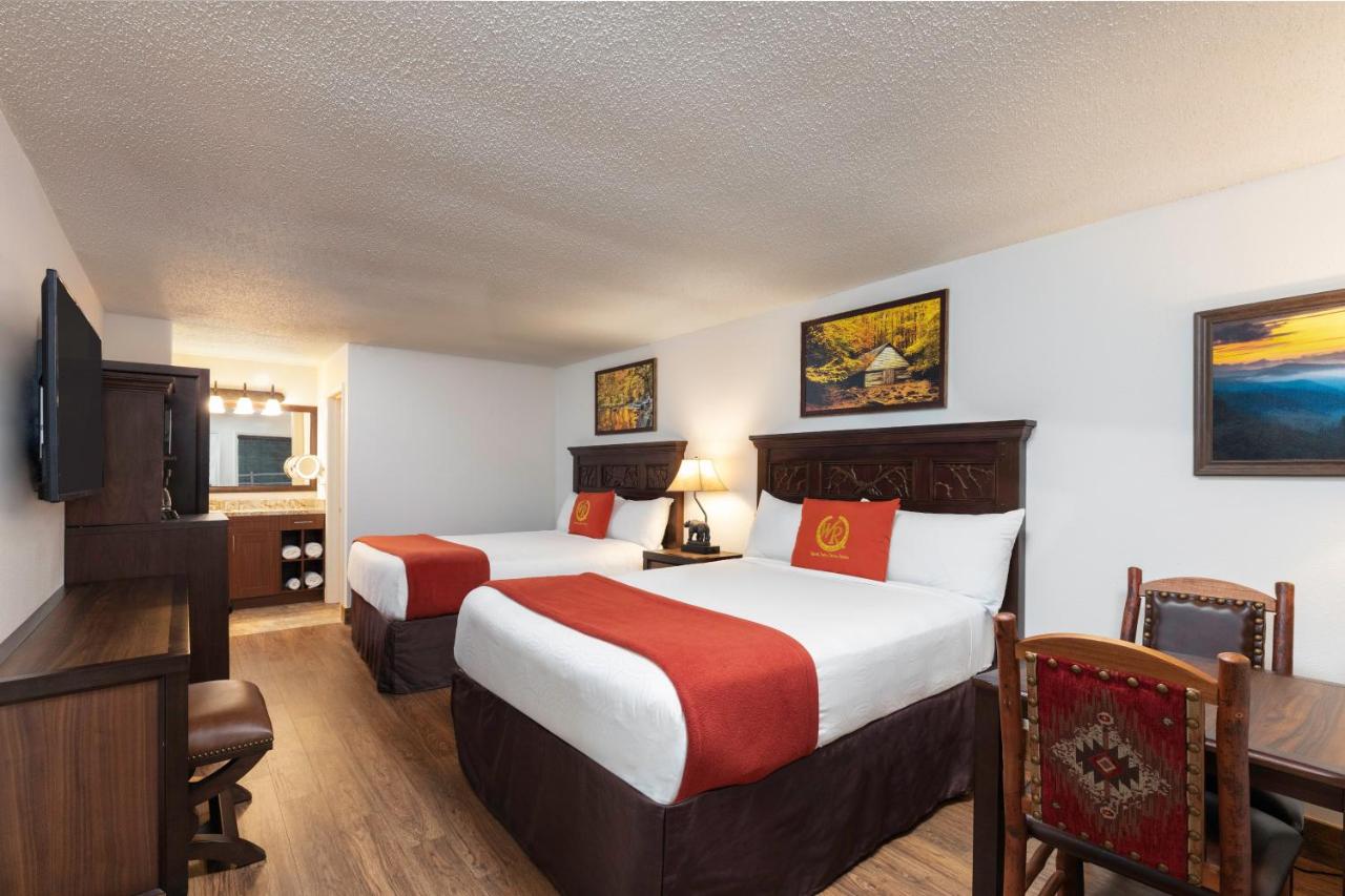 Traditional Queen Room with Two Queen Beds at Westgate Branson Woods Resort and Cabins