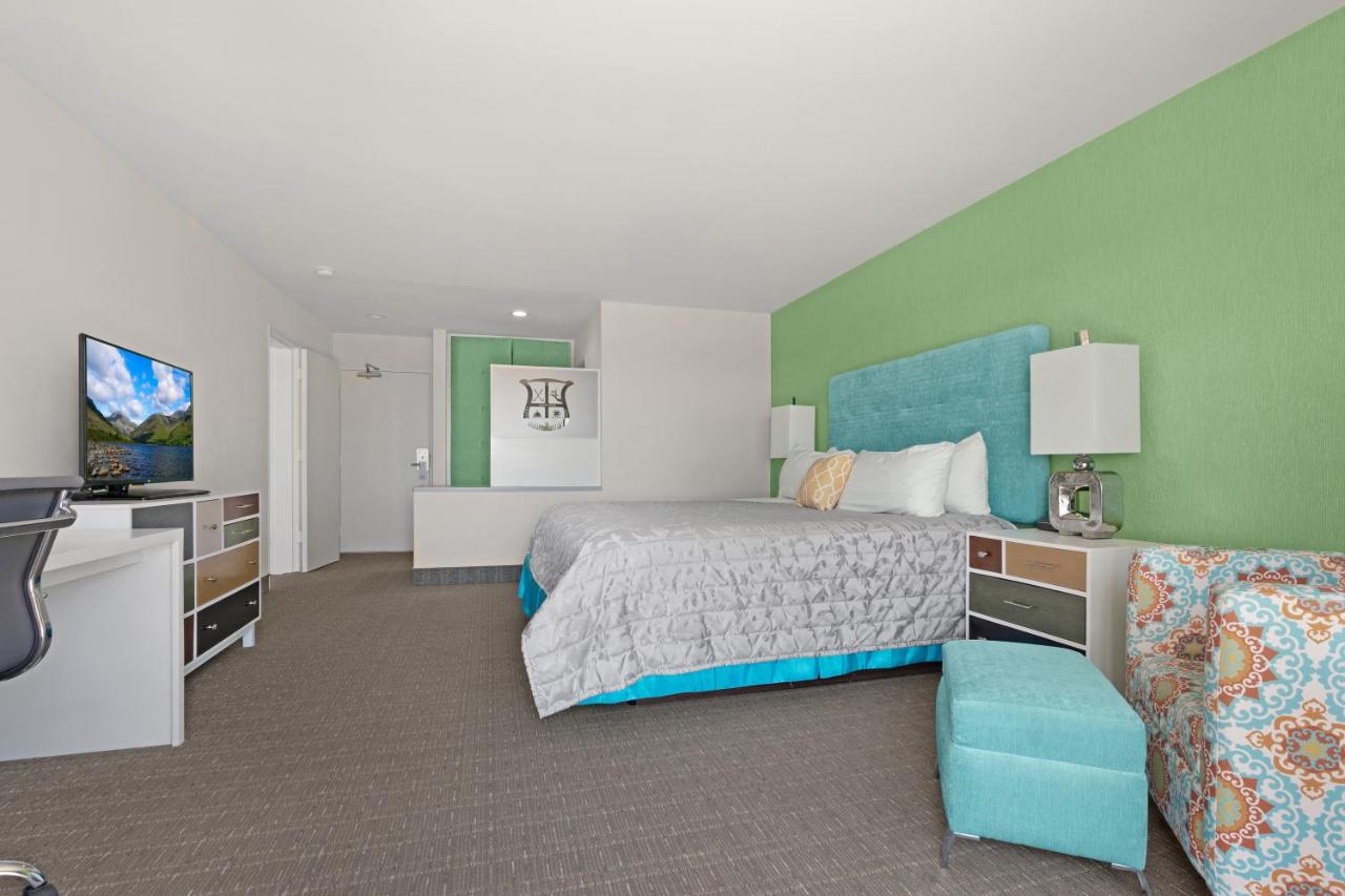Two-Bedroom Suite with Two Queen Beds - Non-Smoking at Barbara Worth Country Club