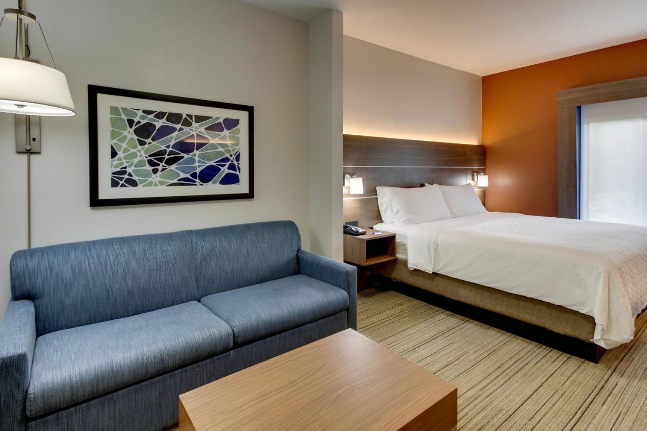 Deluxe Room - Non-Smoking at Holiday Inn Express Atlanta - Emory University Area by IHG