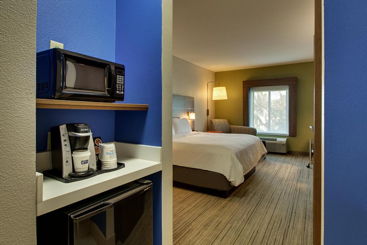 King Room at Holiday Inn Express Hotel & Suites Austell - Powder Springs by IHG
