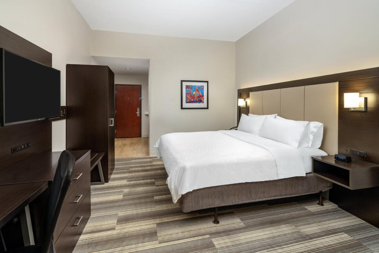 King Room with One King Bed and Mobility Accessible Tub - Non-Smoking at Holiday Inn Express Hotel & Suites Florence I-95 at Hwy 327, an IHG Hotel