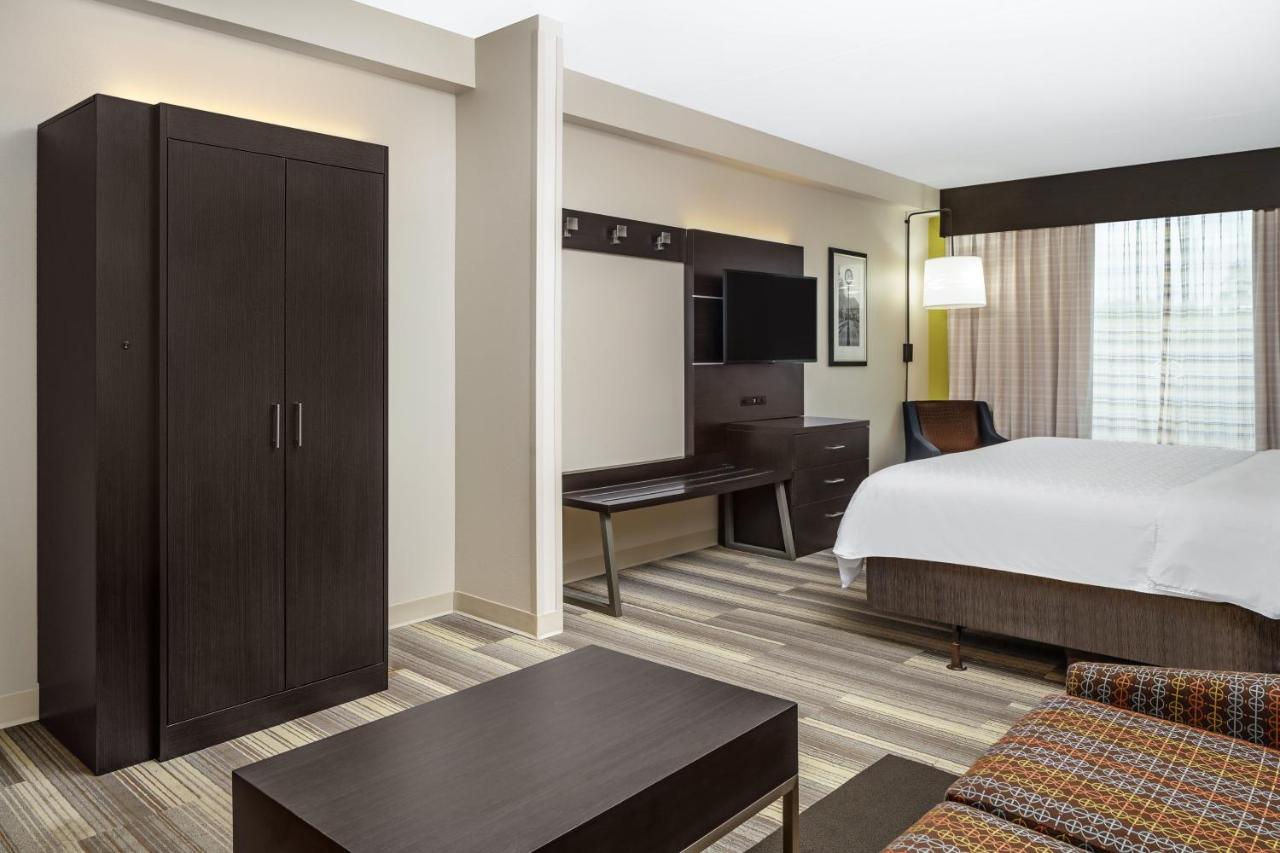 Deluxe Suite - Hearing Accessible - Non-Smoking at Holiday Inn Express Hotel & Suites Florence I-95 at Hwy 327, an IHG Hotel