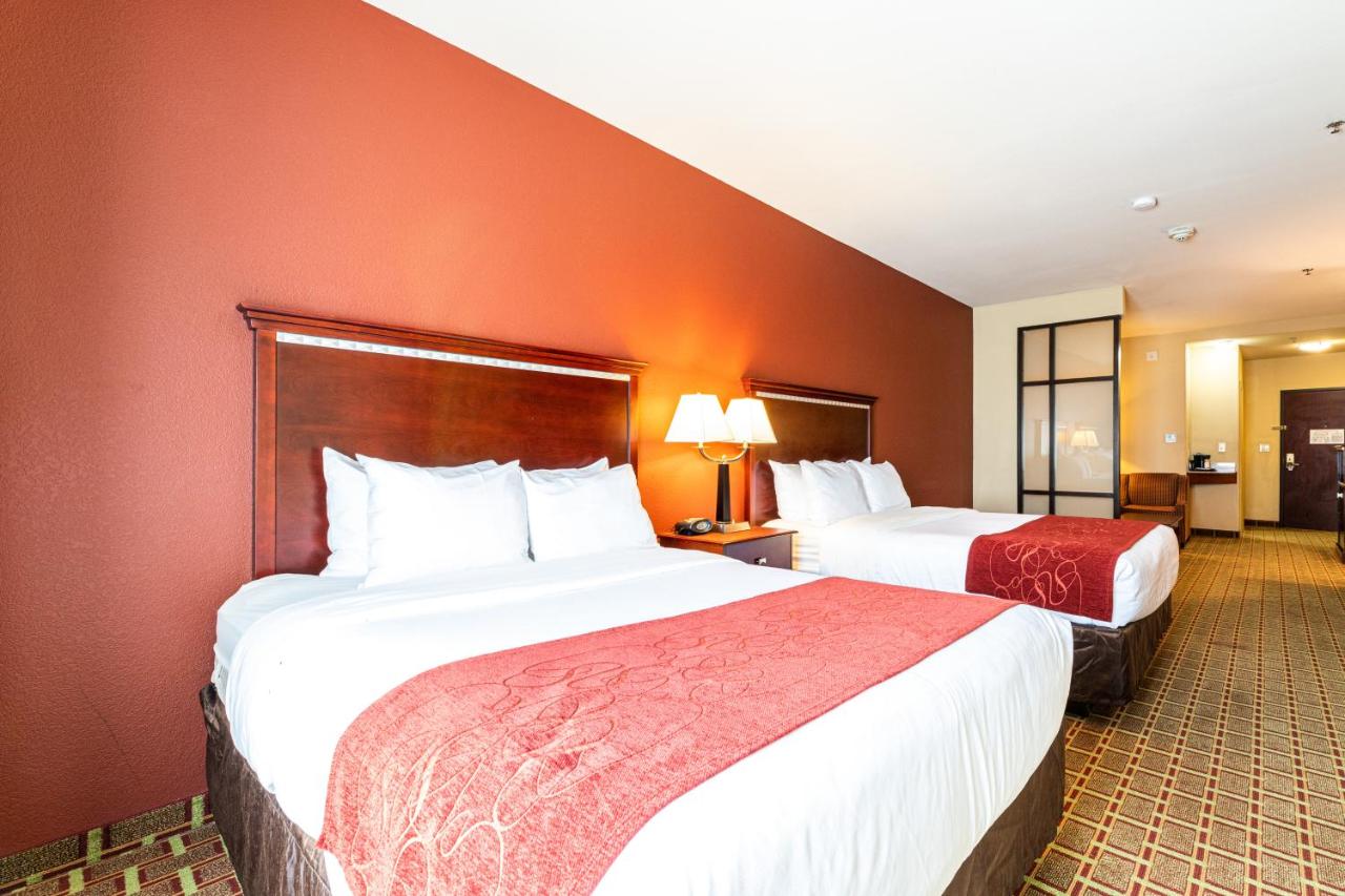 Queen Suite with Two Queen Beds and Sofa Bed at Comfort Suites Lake Worth