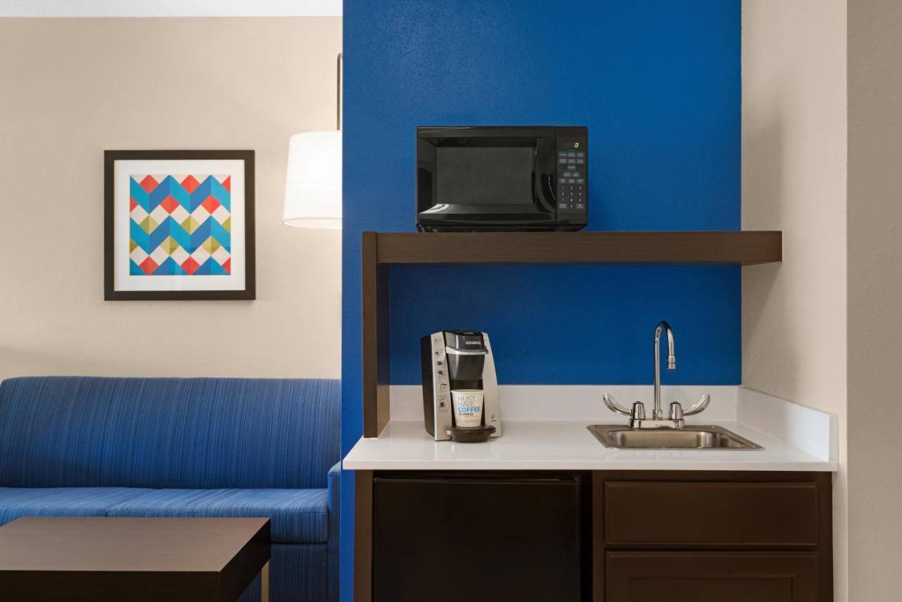 Queen Suite at Holiday Inn Express & Suites McAlester by IHG