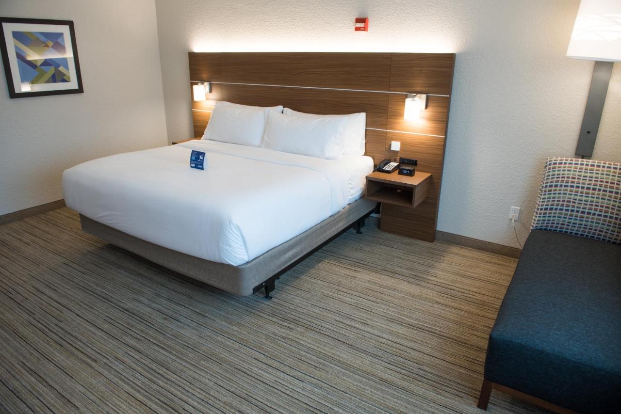  | Holiday Inn Express & Suites Mishawaka - South Bend