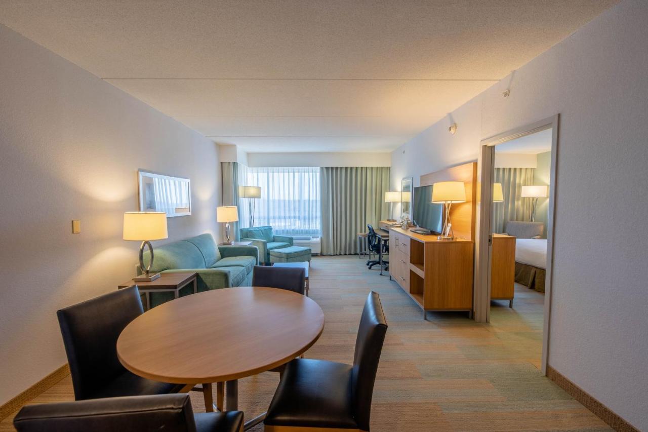 King Suite at Holiday Inn Manahawkin/Long Beach Island, an IHG Hotel