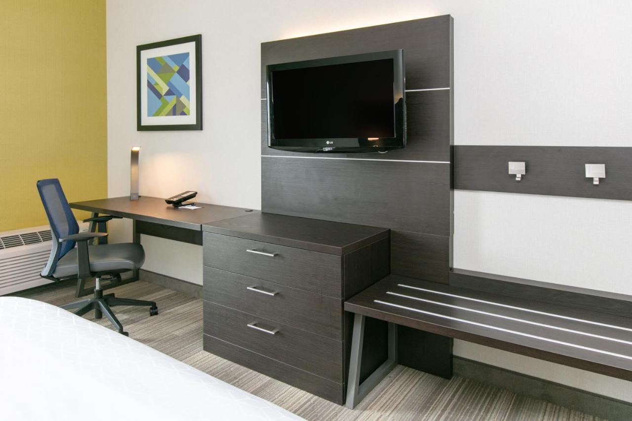 Room Selected at Check-In at Holiday Inn Express Hotel & Suites Seaside-Convention Center by IHG
