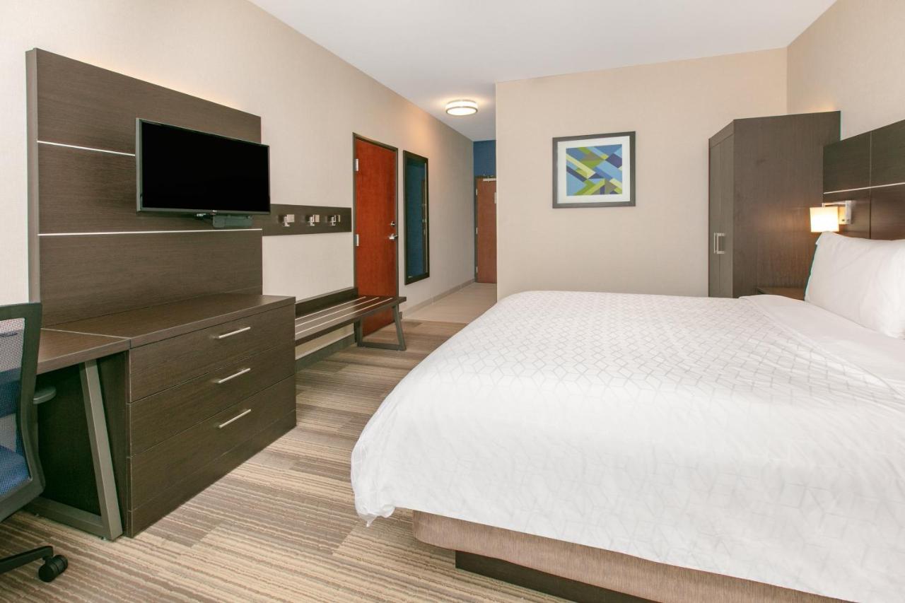  | Holiday Inn Express Hotel & Suites Seaside-Convention Center
