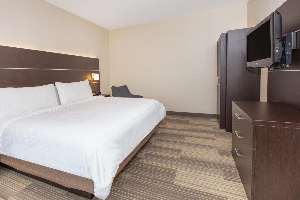 King Suite - Non-Smoking at Holiday Inn Express Hotel & Suites Seaside-Convention Center by IHG