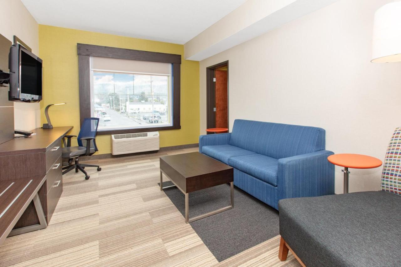 King Suite - Non-Smoking at Holiday Inn Express Hotel & Suites Seaside-Convention Center by IHG