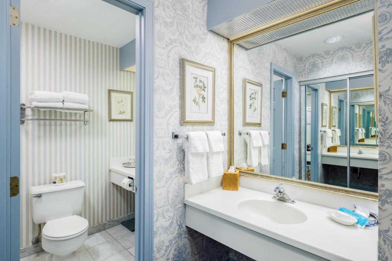 Deluxe Double Room with Two Double Beds at The Farmington Inn & Suites