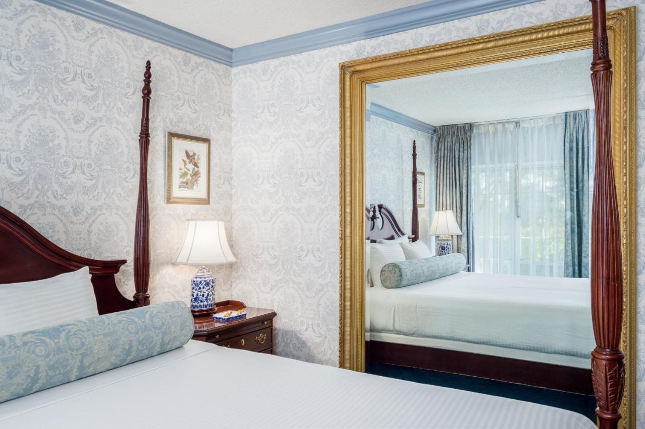King Suite at The Farmington Inn & Suites