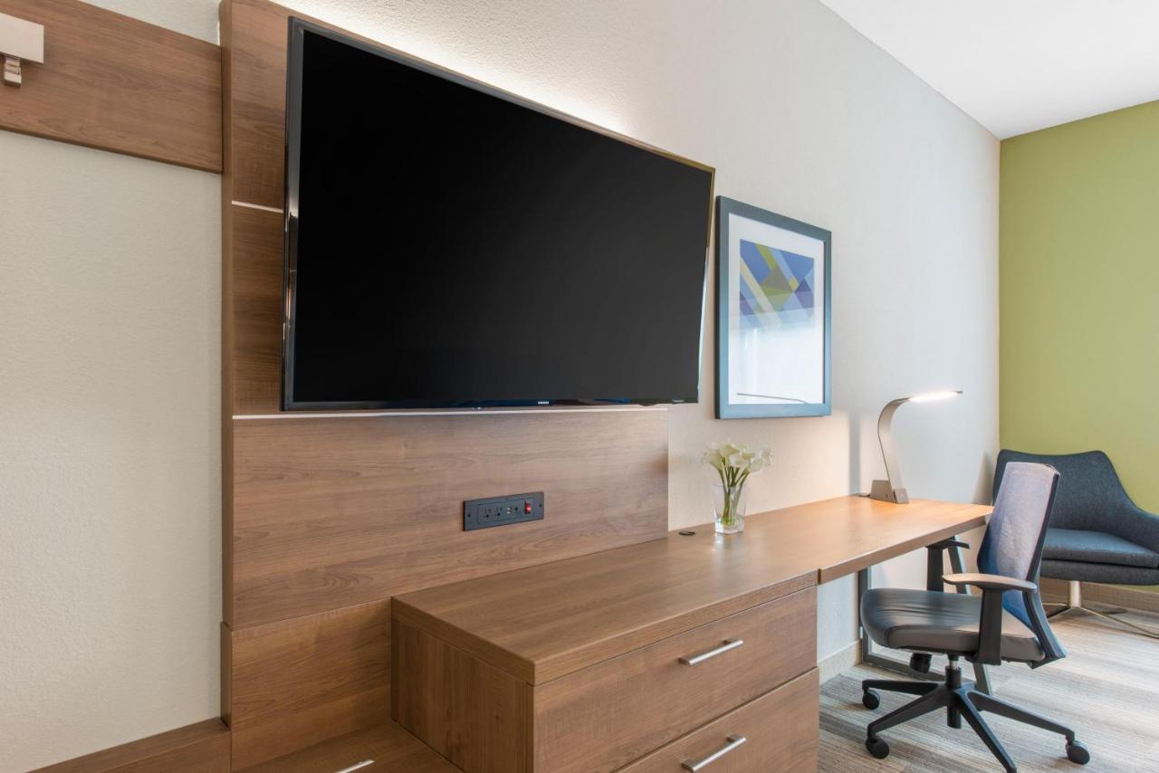 King Suite - Non-Smoking at Holiday Inn Express & Suites Alachua - Gainesville Area by IHG