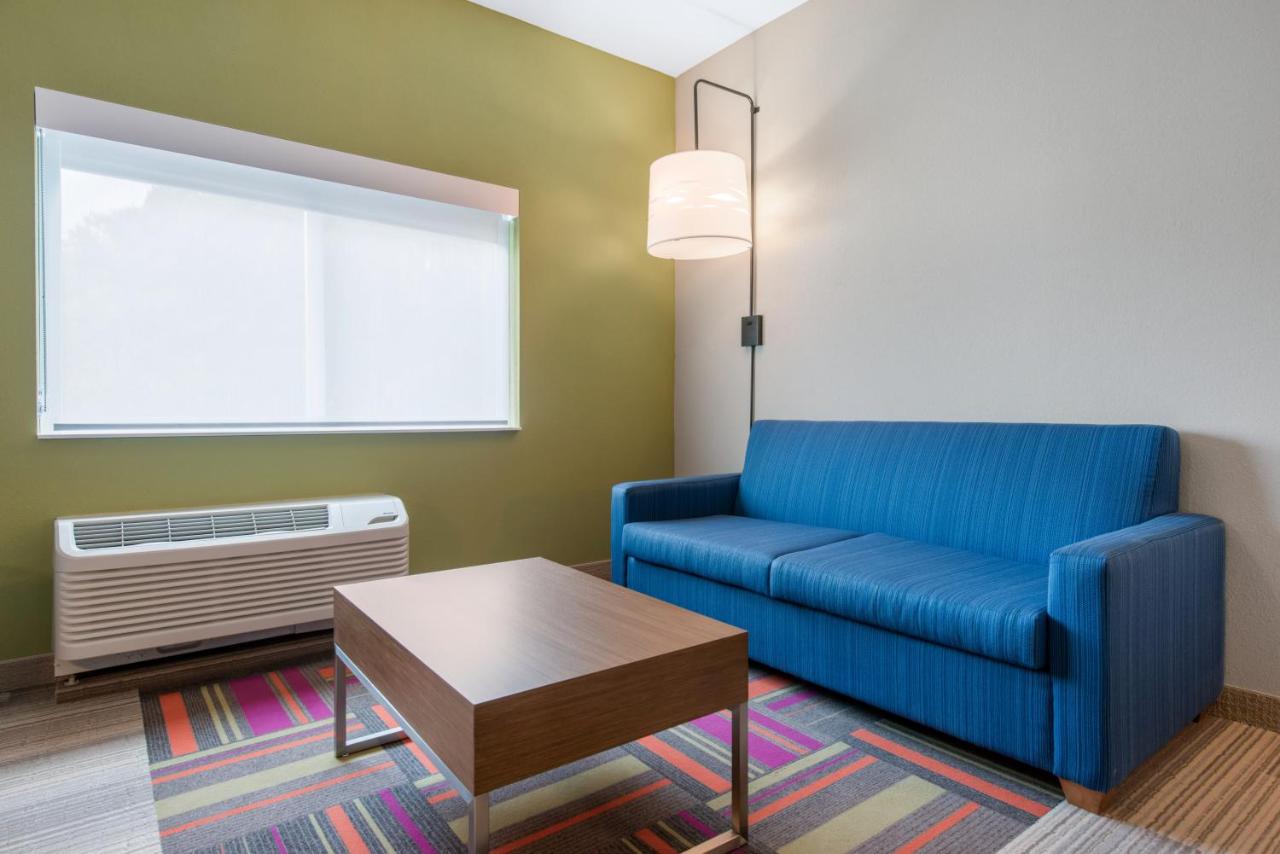 King Suite - Non-Smoking at Holiday Inn Express & Suites Alachua - Gainesville Area by IHG