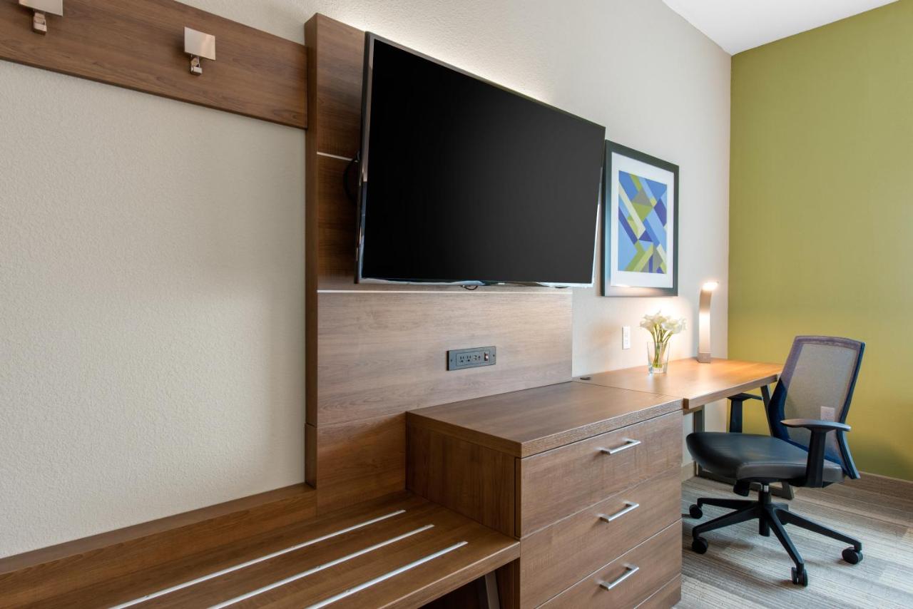 King Suite - Non-Smoking at Holiday Inn Express & Suites Alachua - Gainesville Area by IHG