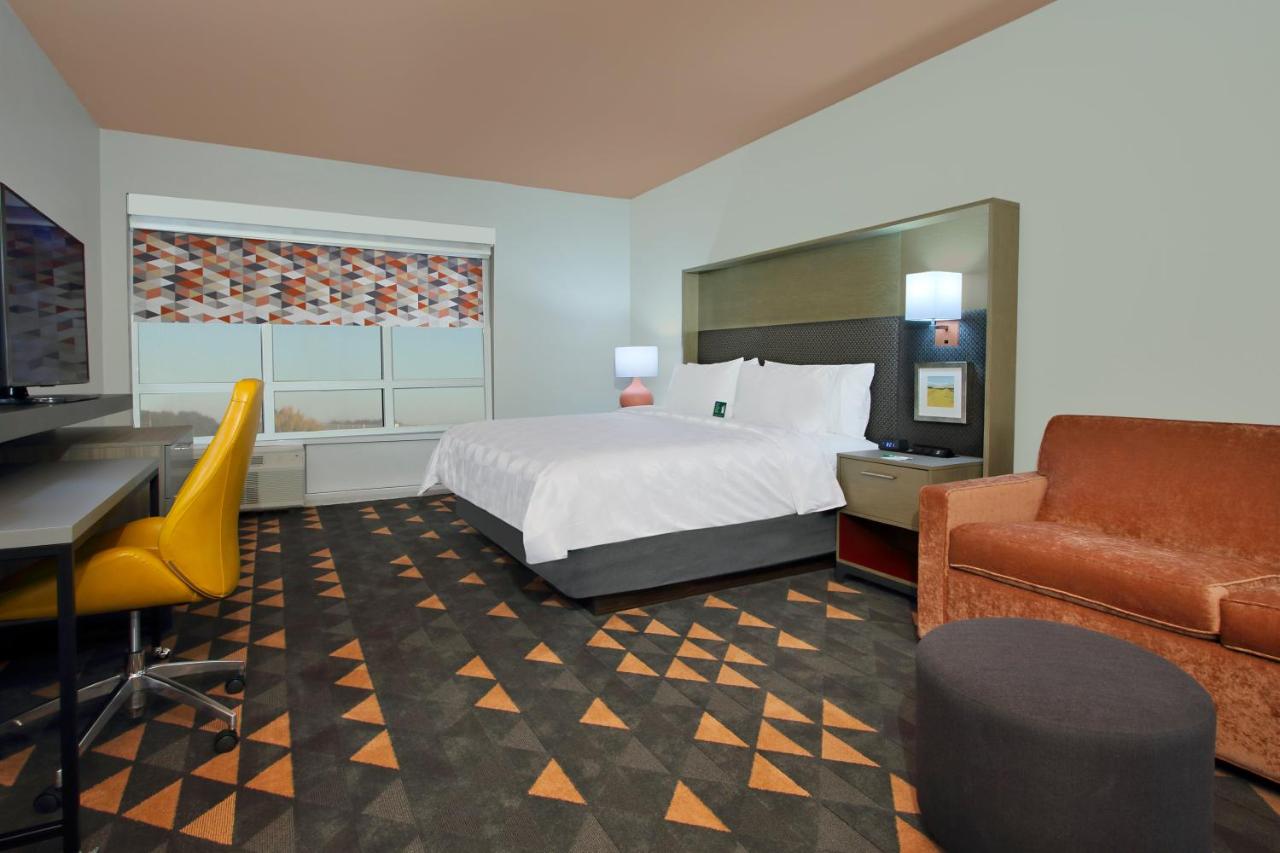 Executive King Room at Holiday Inn Hattiesburg - North by IHG
