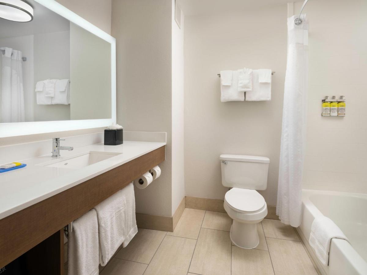  | Holiday Inn Express & Suites Olive Branch