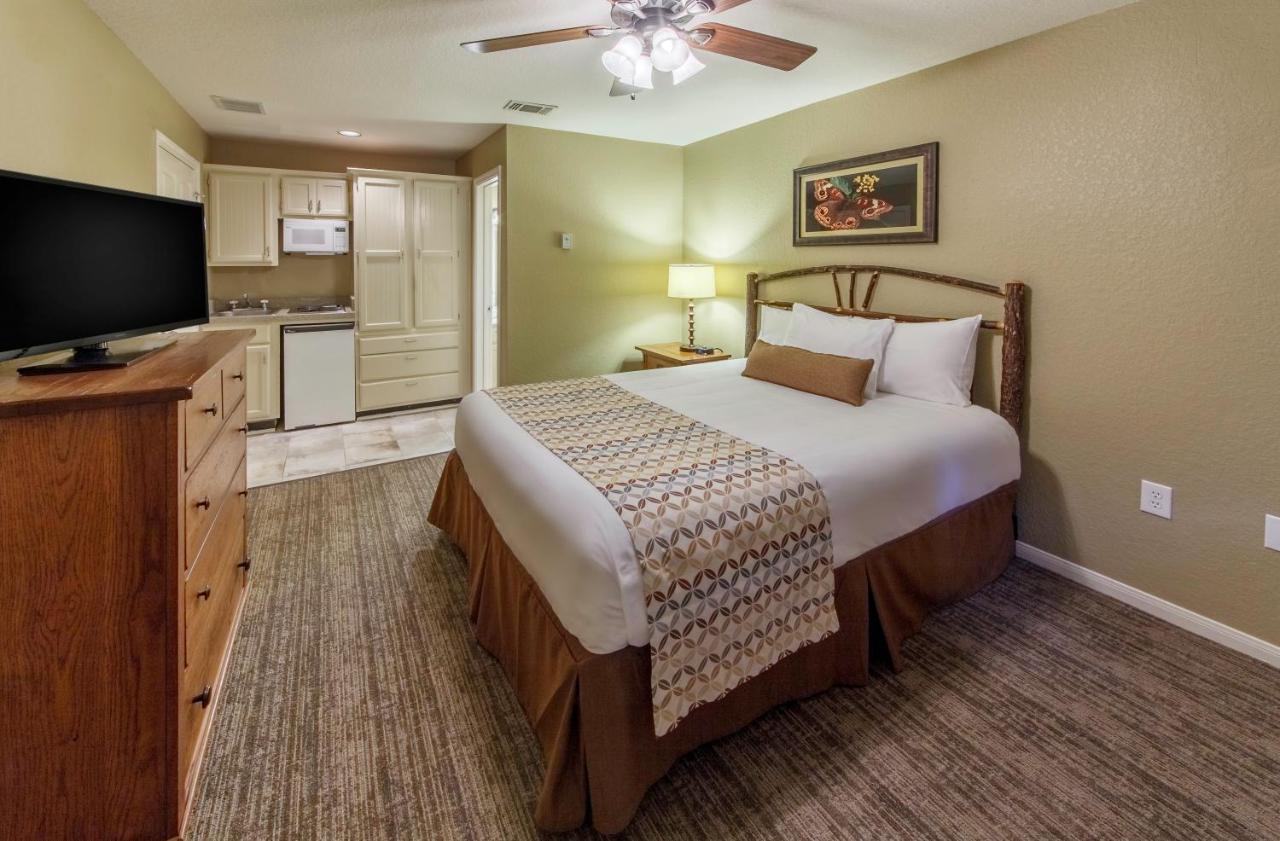 Two-Bedroom Villa Lodge 2 Queen Beds at Holiday Inn Club Vacations Piney Shores Resort at Lake Conroe, an IHG Hotel