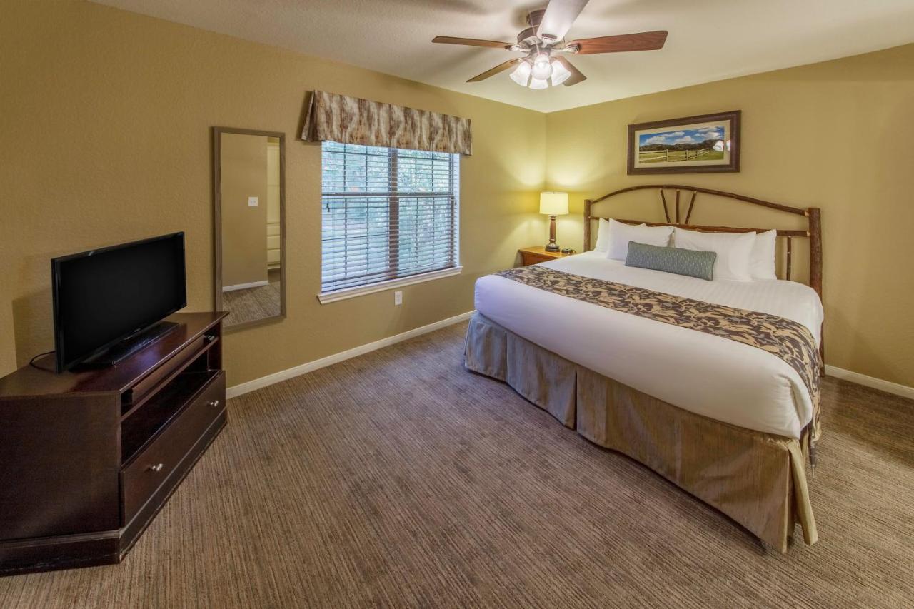 Two-Bedroom Villa Lodge 2 Queen Beds at Holiday Inn Club Vacations Piney Shores Resort at Lake Conroe, an IHG Hotel