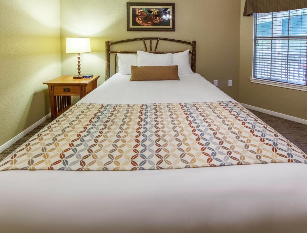 Two-Bedroom Villa Lodge 2 Queen Beds at Holiday Inn Club Vacations Piney Shores Resort at Lake Conroe, an IHG Hotel