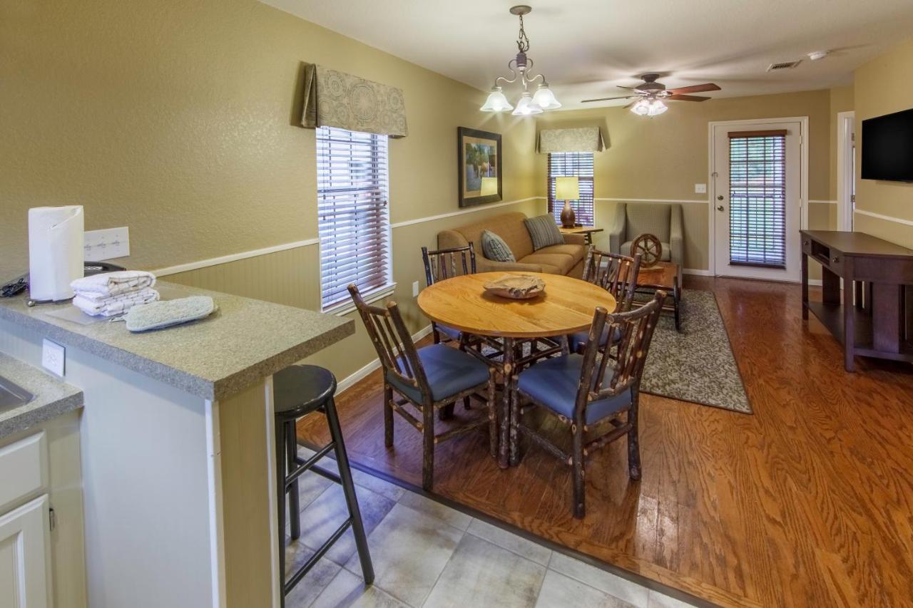 Two-Bedroom Villa Lodge 2 Queen Beds at Holiday Inn Club Vacations Piney Shores Resort at Lake Conroe, an IHG Hotel