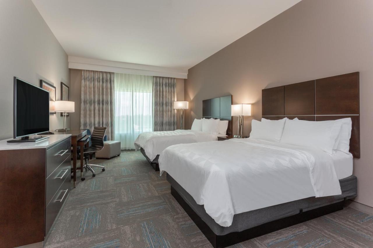 Executive Twin Room - Non-Smoking at Holiday Inn Hotel & Suites Jefferson City by IHG