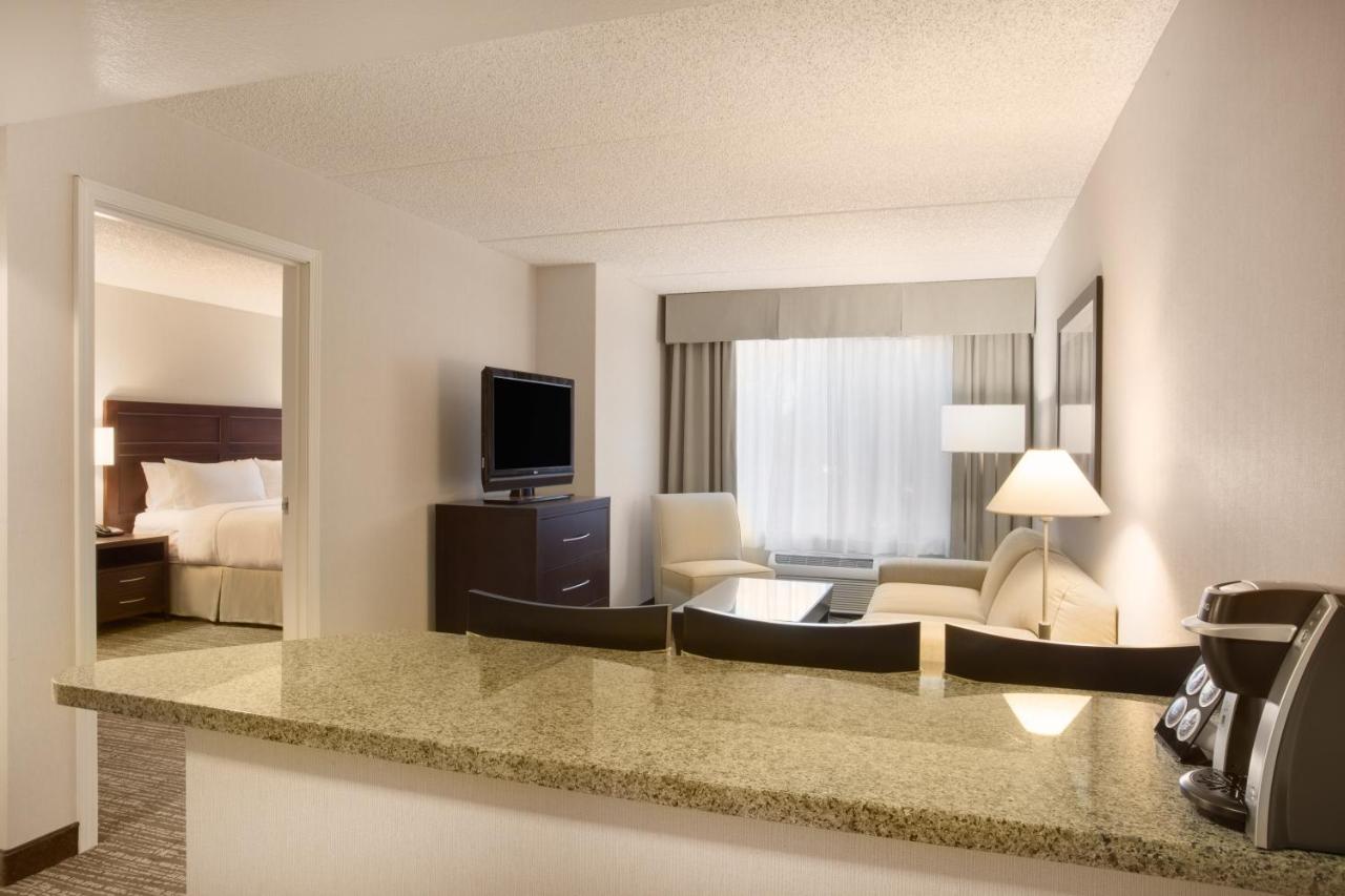 One Bedroom King Suite with Mobility Accessible Tub at Holiday Inn Hotel & Suites Scottsdale North - Airpark by IHG