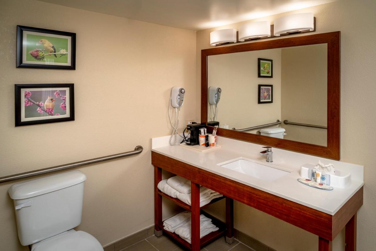King Room with Hot Tub - Accessible/Non-Smoking at Comfort Inn