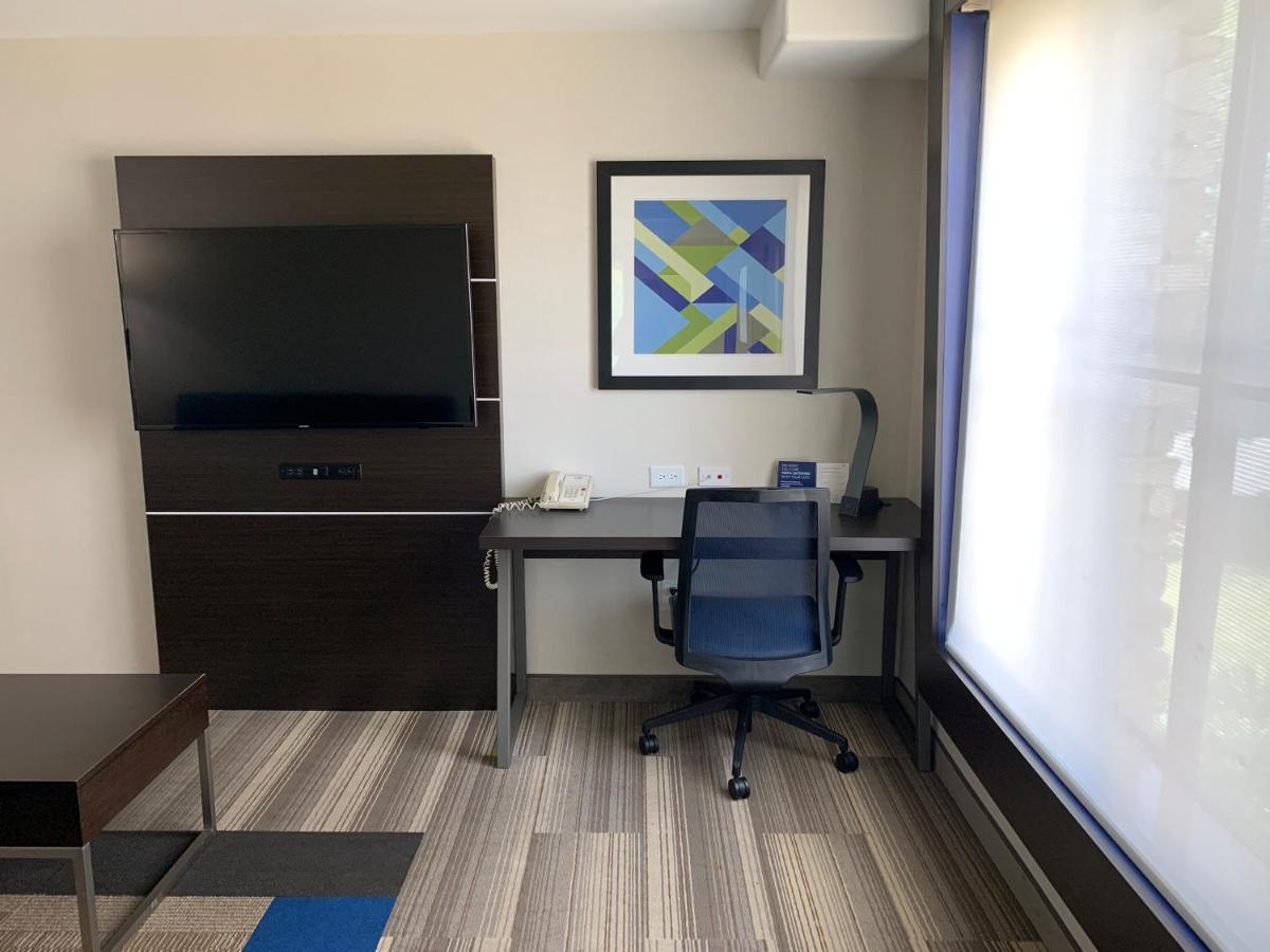 Suite - Mobility Access Roll in Shower/Non-Smoking at Holiday Inn Express & Suites El Dorado Hills by IHG