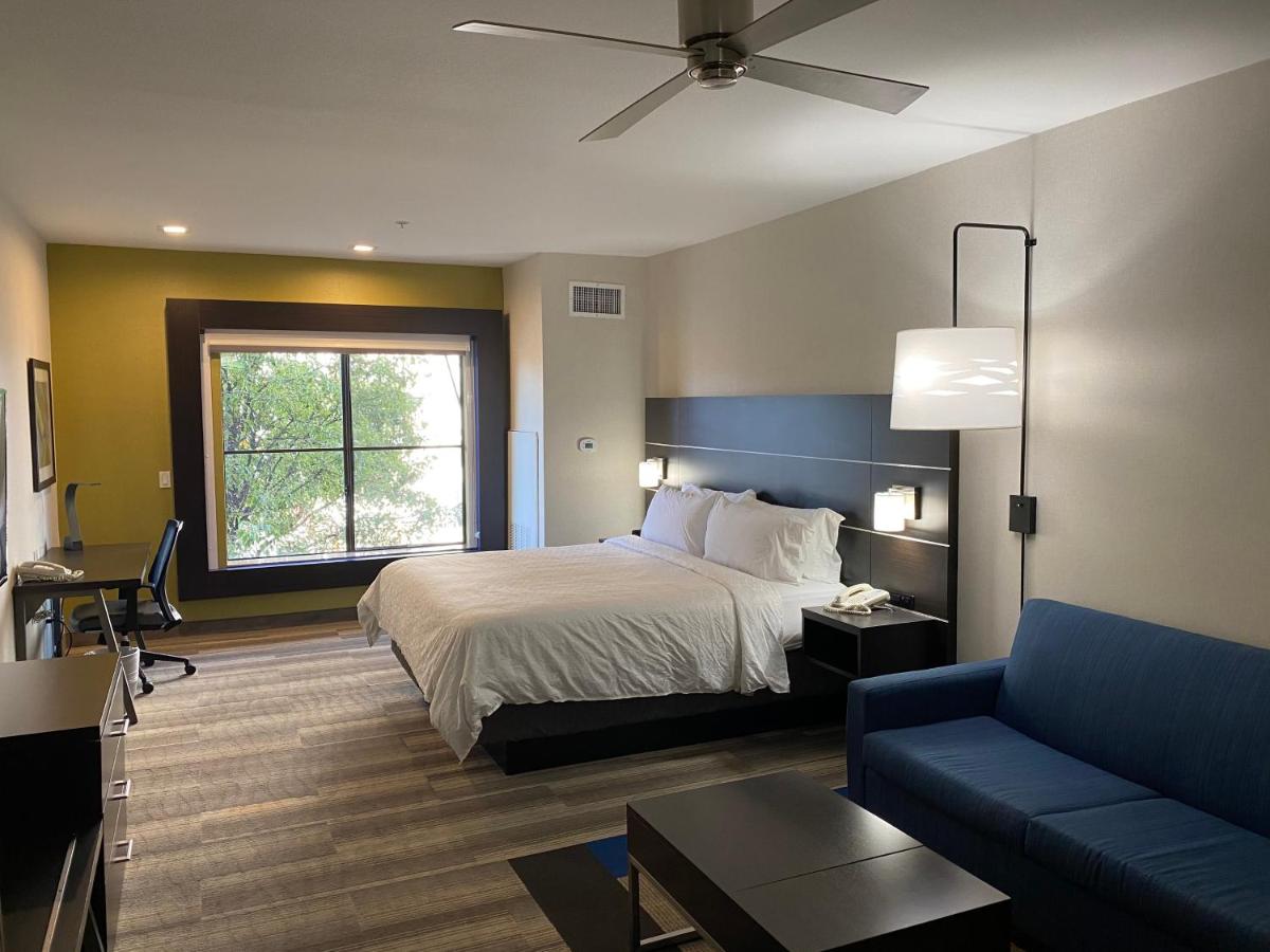 King Suite with Sofa Bed at Holiday Inn Express & Suites El Dorado Hills by IHG