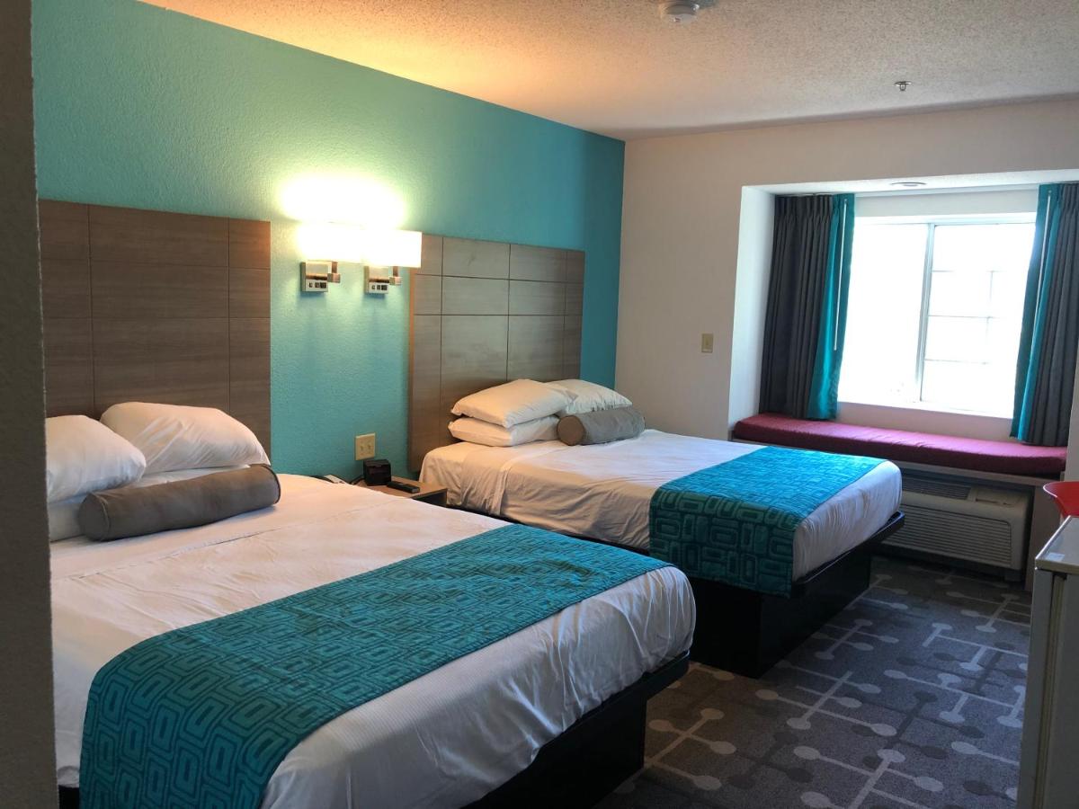 Queen Room with Two Queen Beds - Non-Smoking at Red Lion Inn & Suites Elk Grove Village